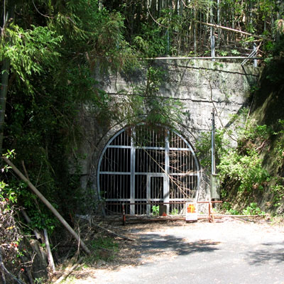 貝立坂の岡部隧道