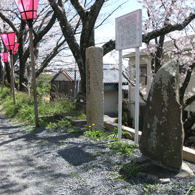 瀬戸川決壊地点の碑と供養塔