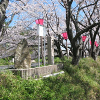 瀬戸川決壊地点の碑と供養塔、裏面